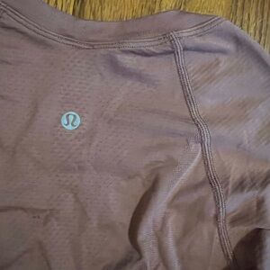 Lululemon Swiftly Tech Long Sleeve Crew
Vintage Mauve